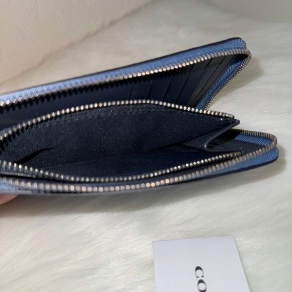 Disney X Coach Medium Id Zip Wallet With Cinderella - Picture 10 of 11